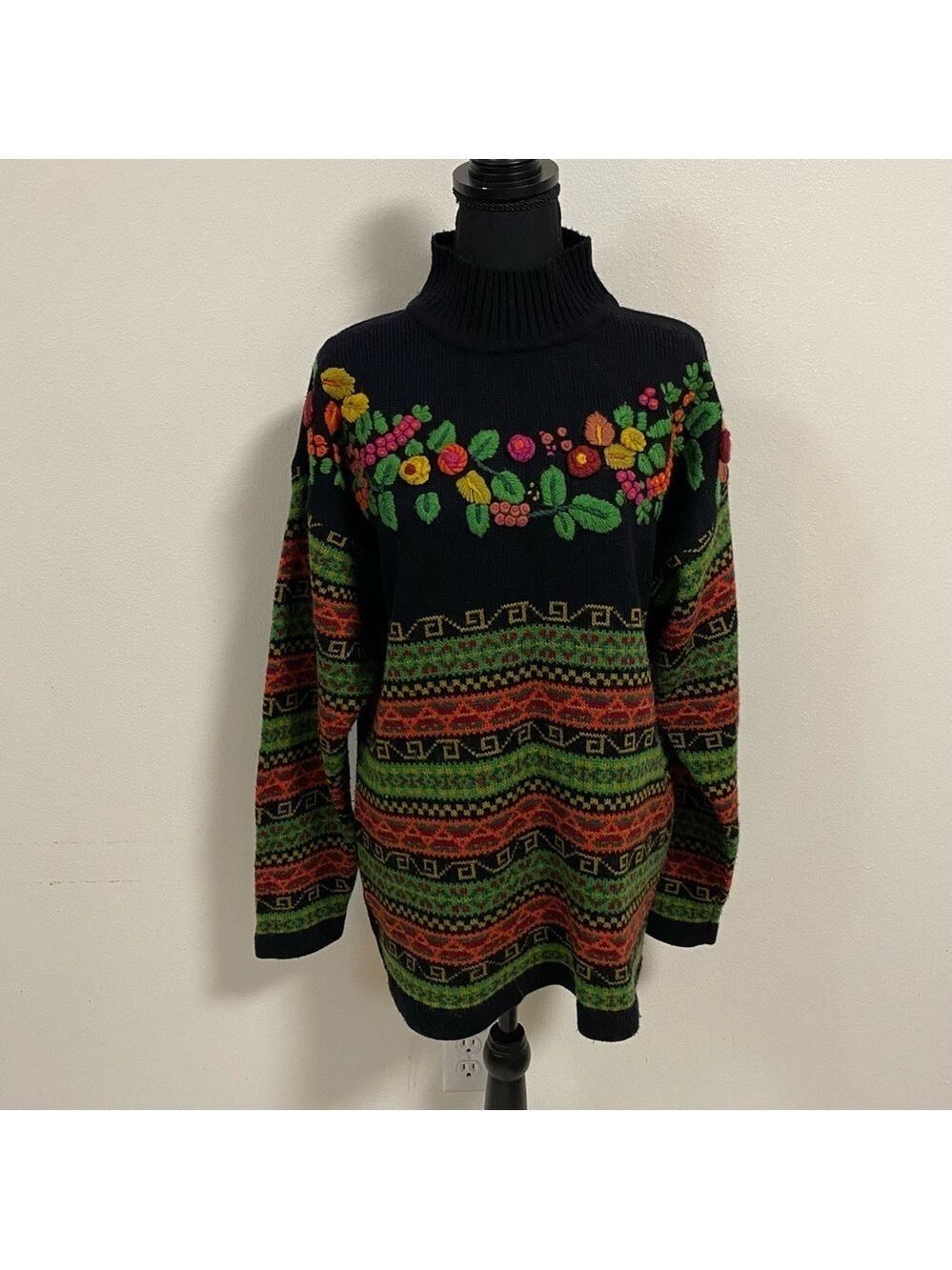 Waves Sweater Women’s Size small Embroidered Fall Floral & berries Sweater